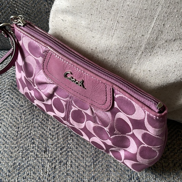 Coach Light Purple Canvas C Signature Patent Leather Trim Wristlet Wallet - Picture 8 of 16